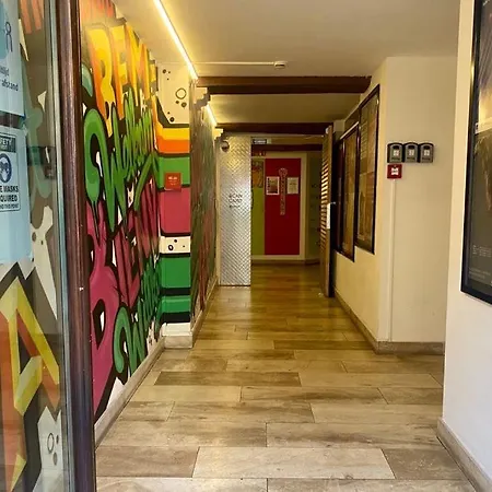 Antwerp City Hostel *